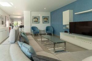 TV a/nebo společenská místnost v ubytování T2 Fonte da Vila