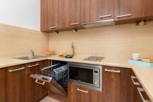 Kuchyň nebo kuchyňský kout v ubytování Villa 4 Pory Roku by Noclegi Renters