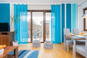 TV a/nebo společenská místnost v ubytování Villa 4 Pory Roku by Noclegi Renters