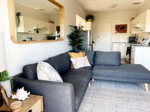 Una cocina o kitchenette en Seabreeze at Semaphore #8 - On the Esplanade