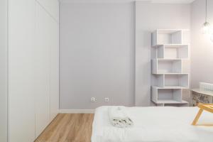 Posteľ alebo postele v izbe v ubytovaní Villa Venecja Apartment Chwaliszewo with FREE GARAGE City Center by Noclegi Renters