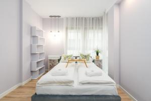 Posteľ alebo postele v izbe v ubytovaní Villa Venecja Apartment Chwaliszewo with FREE GARAGE City Center by Noclegi Renters