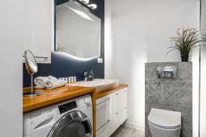 Kúpeľňa v ubytovaní Villa Venecja Apartment Chwaliszewo with FREE GARAGE City Center by Noclegi Renters