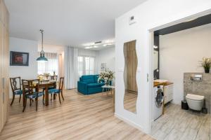 Posedenie v ubytovaní Villa Venecja Apartment Chwaliszewo with FREE GARAGE City Center by Noclegi Renters