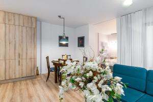 Televízia a/alebo spoločenská miestnosť v ubytovaní Villa Venecja Apartment Chwaliszewo with FREE GARAGE City Center by Noclegi Renters