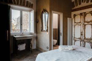 A bed or beds in a room at La pagliera