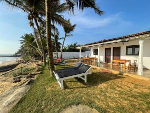 Aed väljaspool majutusasutust Saman Beach Guest House