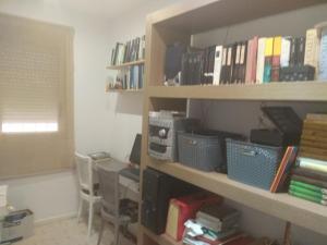 Knihovna v apartmánu
