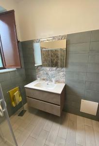 a bathroom with a sink and a mirror at Villa Relax Figurella in Menfi