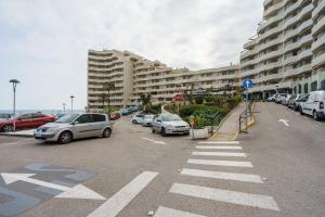 Zdjęcie z galerii obiektu Seaview beachfront studio with aqua park & balcony w mieście Benalmádena