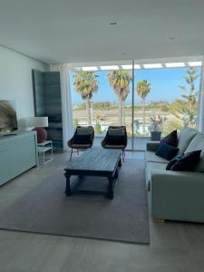Posedenie v ubytovaní LyriosHomes Luxury Costa Ballena Beach + 24 fotografií