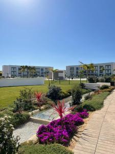 Vonkajšia záhrada v ubytovaní LyriosHomes Luxury Costa Ballena Beach