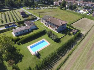 Bazén v ubytovaní Agriturismo Le Fornaci - Appartamento Bianco alebo v jeho blízkosti