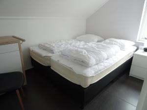 Postel nebo postele na pokoji v ubytování Kustverhuur, Vakantiepark Fort Soleil 36