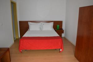 Uma cama ou camas num quarto em Hotel Comércio