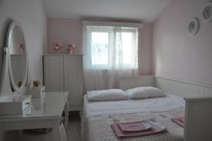 Giường trong phòng chung tại Holiday Home Sime & Cvita
