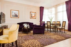 Posezení v ubytování Elite Hotel Savoy