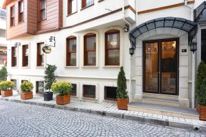 The facade or entrance of Elyka Hotel