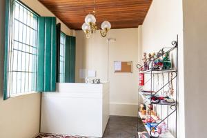 a room with a counter and a shelf with shoes at Vila Barroca Estalagem in São Cristóvão