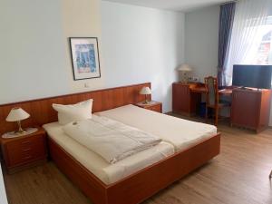Ένα ή περισσότερα κρεβάτια σε δωμάτιο στο Hotel Flora