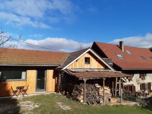 Budova, kde se chata nachází