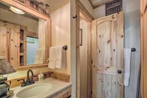 Gallery image of Kerrville Converted Barn Tiny Home with Kayaks! in Kerrville