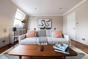 The Chelsea Corner - Stylish 2BDR with Rooftop Terrace