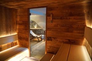 Pensione Albergo Diffuso Ceaglio Valle Maira的休息区