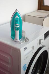 a toyopus is sitting on top of a washing machine at Maison Sophie in Chioggia