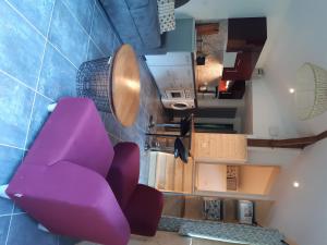 Kuchyň nebo kuchyňský kout v ubytování Gîte l'Eterlou - Chalet cosy avec jardin et vue sur Belledonne