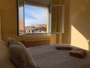 Llit o llits en una habitació de 3 Bedroom Jazz Apartment with Private Terrace