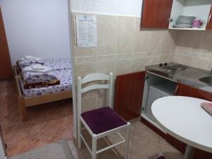 Postel nebo postele na pokoji v ubytování Apartmani Sobe Sljivancanin + 37 fotografií