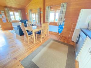 Gallery image of Kingfisher Lodge, Lake Pochard in South Cerney