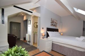 a bedroom with a large white bed in a room at Malton Central Apartments in Malton