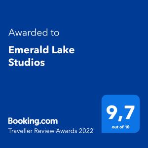 Πιστοποιητικό, βραβείο, πινακίδα ή έγγραφο που προβάλλεται στο Emerald Lake Studios