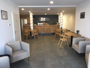 a restaurant with tables and chairs and a bar at Apartmán 110 Vila Zuberec in Zuberec