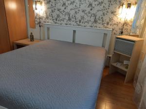 Кровать или кровати в номере Парнас