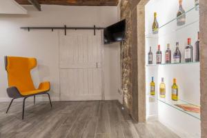 A television and/or entertainment centre at SDL luxury home Al Pavone Még 31 kép