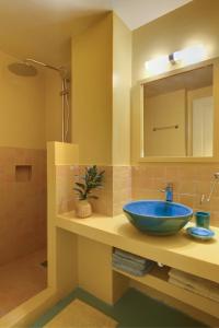Ένα μπάνιο στο Cactus Hydra - Art Apartments