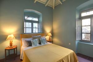 Säng eller sängar i ett rum på Cactus Hydra - Art Apartments