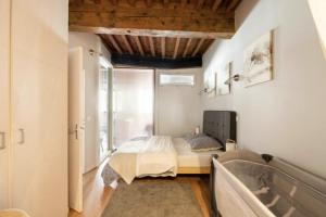 a bedroom with a bed and a window at Au coeur de la vieille ville in Annecy