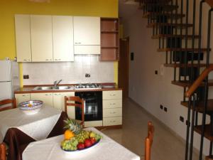 Virtuvė arba virtuvėlė apgyvendinimo įstaigoje Affittacamere Due Passi e Il Mare