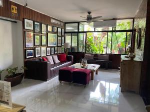 a living room with a couch and a table at Hostal Manakin in Manta