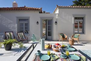 Gallery image of Cactus Hydra - Art Apartments in Hydra