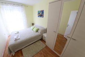 Ein Bett oder Betten in einem Zimmer der Unterkunft Apartment Zubčić