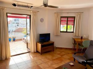 Telewizja i/lub zestaw kina domowego w obiekcie Capistrano Playa RELAX & ENJOY