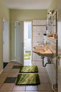 Phòng tắm tại Altenceller Tor, Hotel & Restaurant
