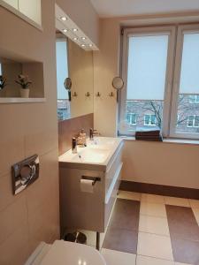 a bathroom with a sink and a toilet at Przytulne mieszkanie blisko Galerii Bałtyckiej Zaspa in Gdańsk
