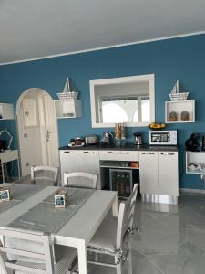 A kitchen or kitchenette at VILLA LUDO a ZAMBRONE TROPEA