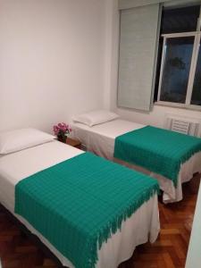 מיטה או מיטות בחדר ב-Ipanema - Apartamento para 6 pessoas a 100 m da praia
